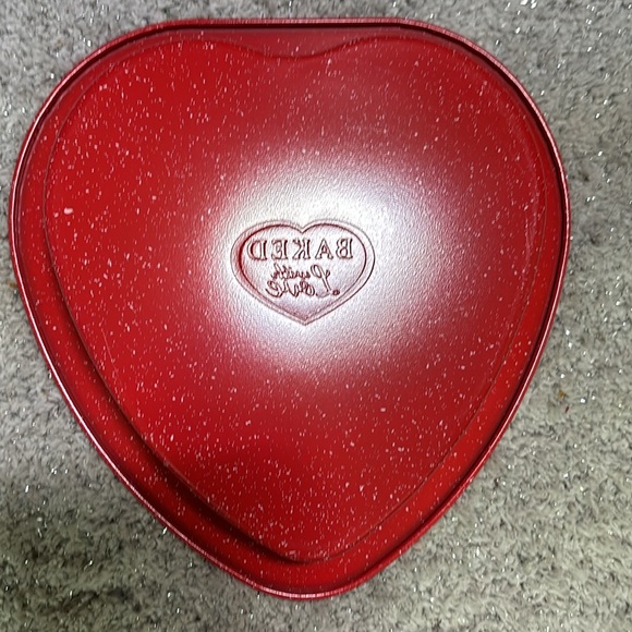 Valentine’s Day “Baked with Love” heart shaped cake pan! - Picture 3 of 4